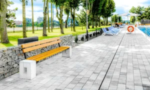 Ławka parkowa betonowa Roma z oparciem