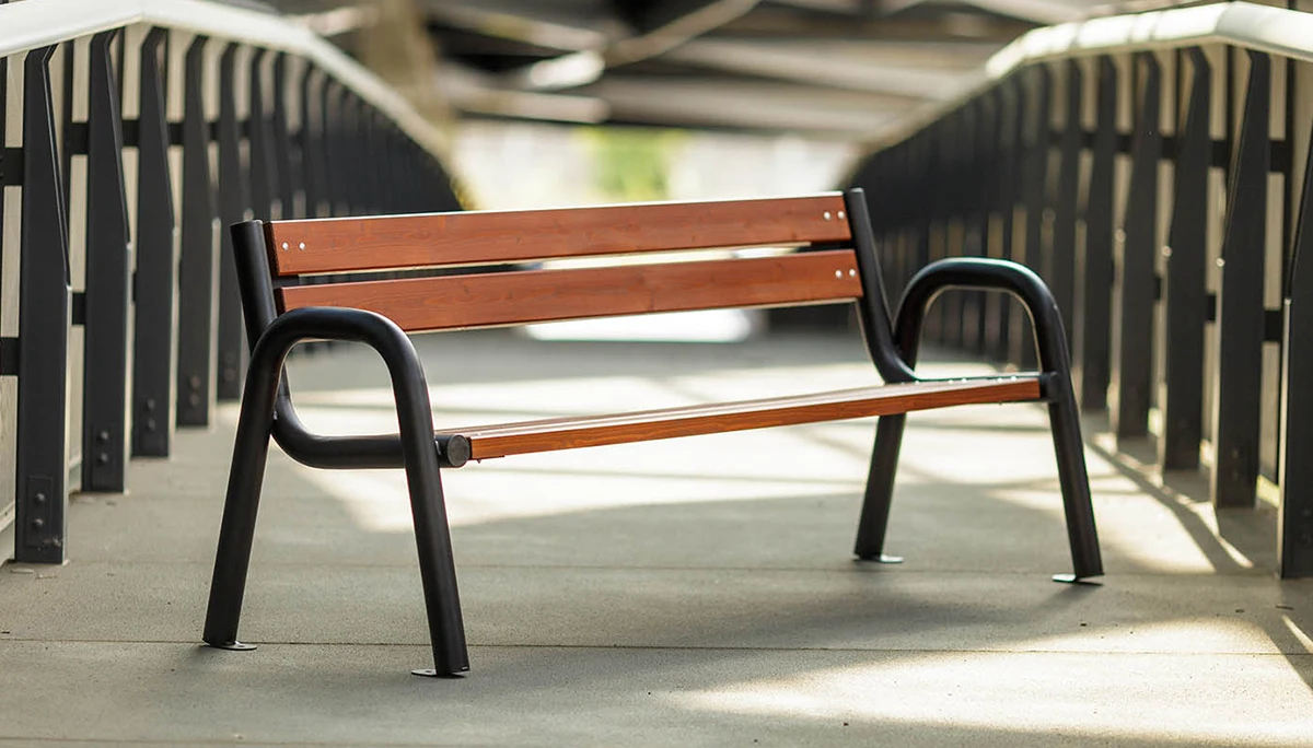 Bancos urbanos: ¿de acero o de hierro fundido?