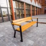 Banco Gladiador con reposabrazos de madera