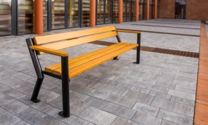 Banco Gladiador con reposabrazos de madera