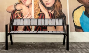 Banco Gladiador WPC con reposabrazos