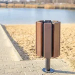 Papelera de madera natural para plazas y áreas recreativas