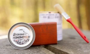 Pintura protectora para bancos de parque de madera base acuosa