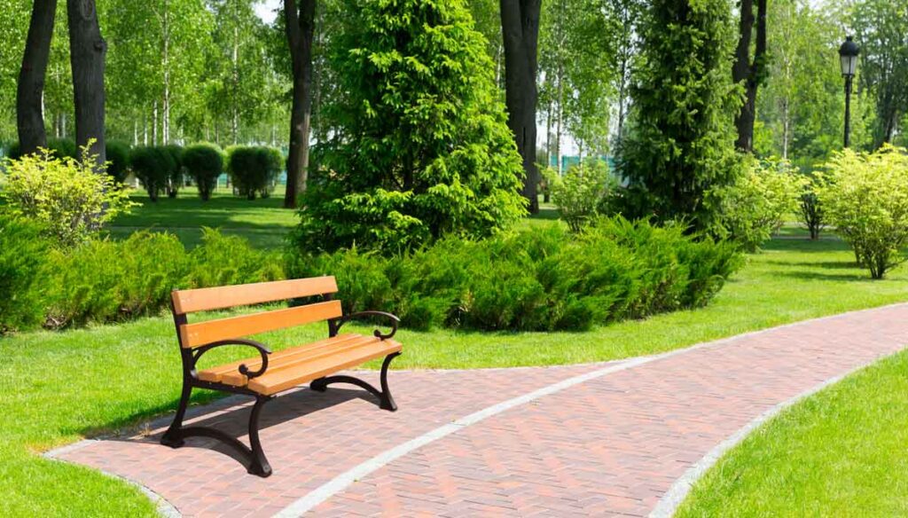 Bancos-de-hierro-fundido-para-jardín-resistentes