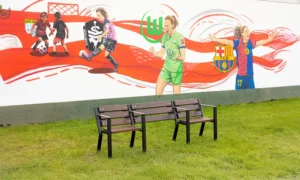 Banco Agora con espacio para sillas de ruedas