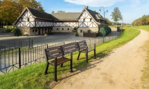 Banco Agora con espacio para sillas de ruedas