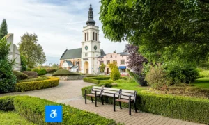 Banco Agora con espacio para sillas de ruedas