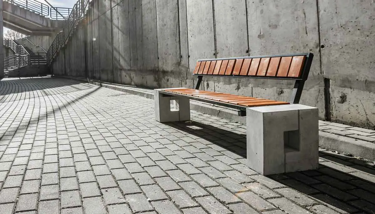 mobiliario urbano de hormigon minimalista